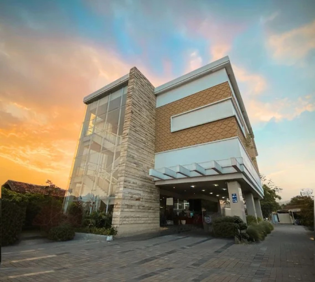 Vrata Hotel Yogyakarta