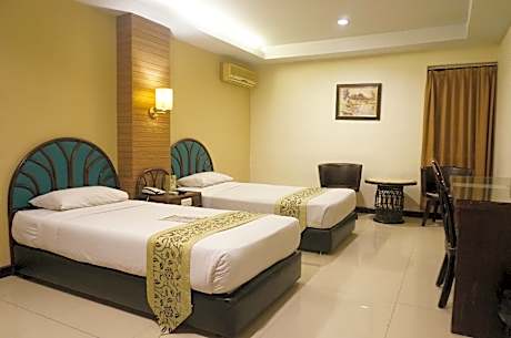 Losari Beach Hotel Makassar