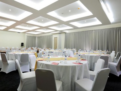 Mahogany Hotel