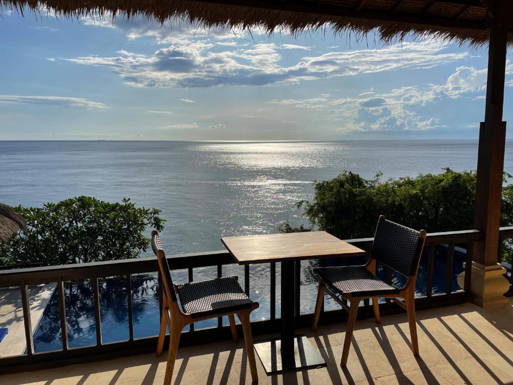 Private Luxury Villa Celagi - with large infinity pool and ocean view